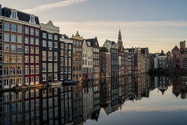 Canalblue Amsterdam Stays for Water Quiet and City Grace