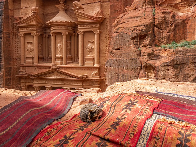 Desertgate Petra Stays for Red-Rock Discovery and Candlelight
