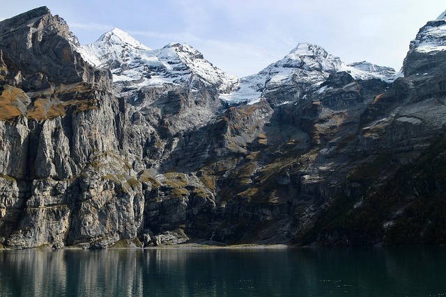 Lakecrown Swiss Escapes with Reflective Water and Mountain Calm