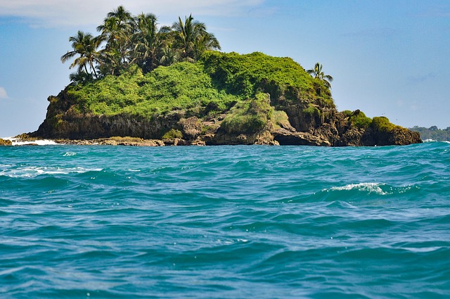 Overtide Bocas Retreats with Caribbean Color and Water-Level Calm