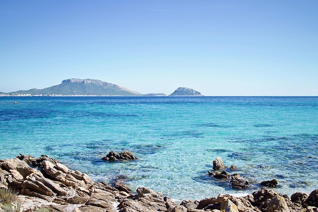 White Cycladic escapes for open blue stillness and island quiet